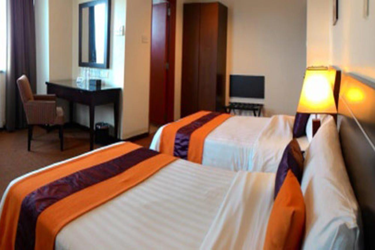 Hock Lee Hotel & Residences Кучинг Екстериор снимка