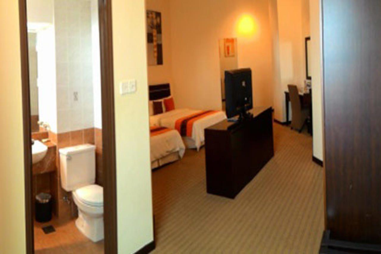 Hock Lee Hotel & Residences Кучинг Екстериор снимка