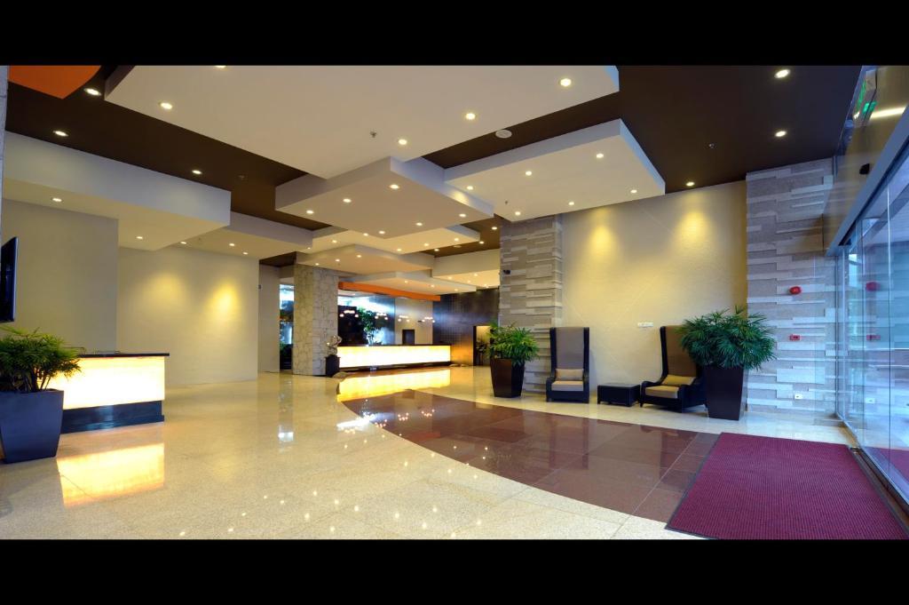 Hock Lee Hotel & Residences Кучинг Екстериор снимка