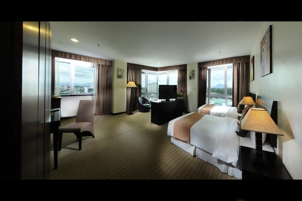 Hock Lee Hotel & Residences Кучинг Екстериор снимка
