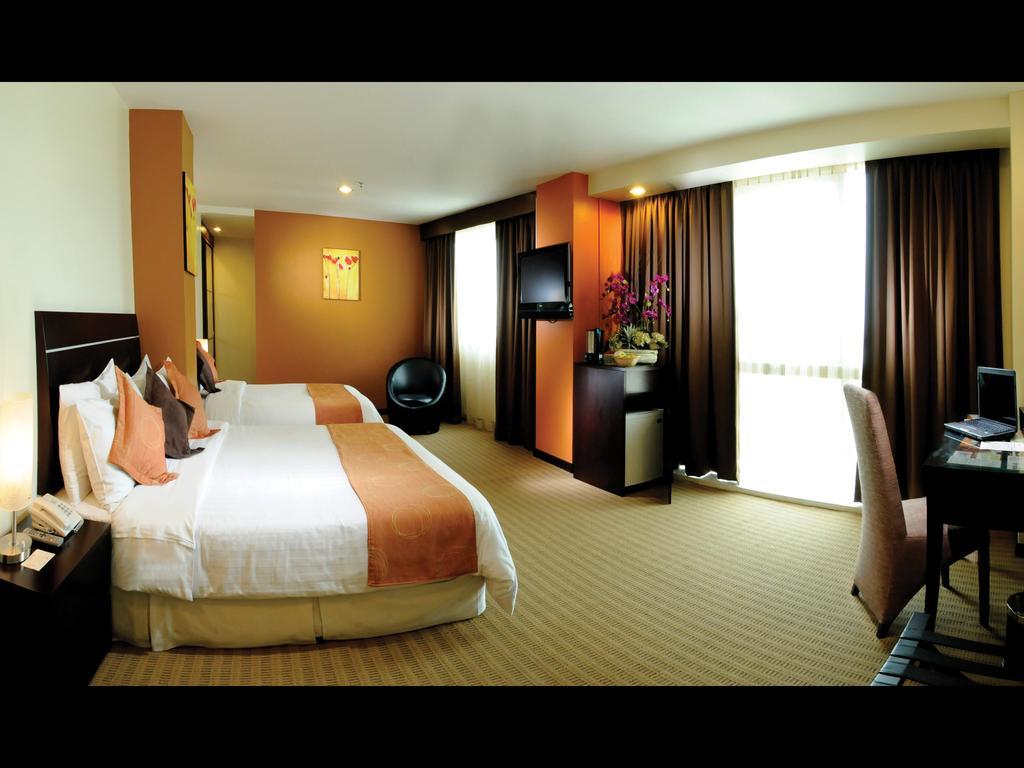 Hock Lee Hotel & Residences Кучинг Екстериор снимка