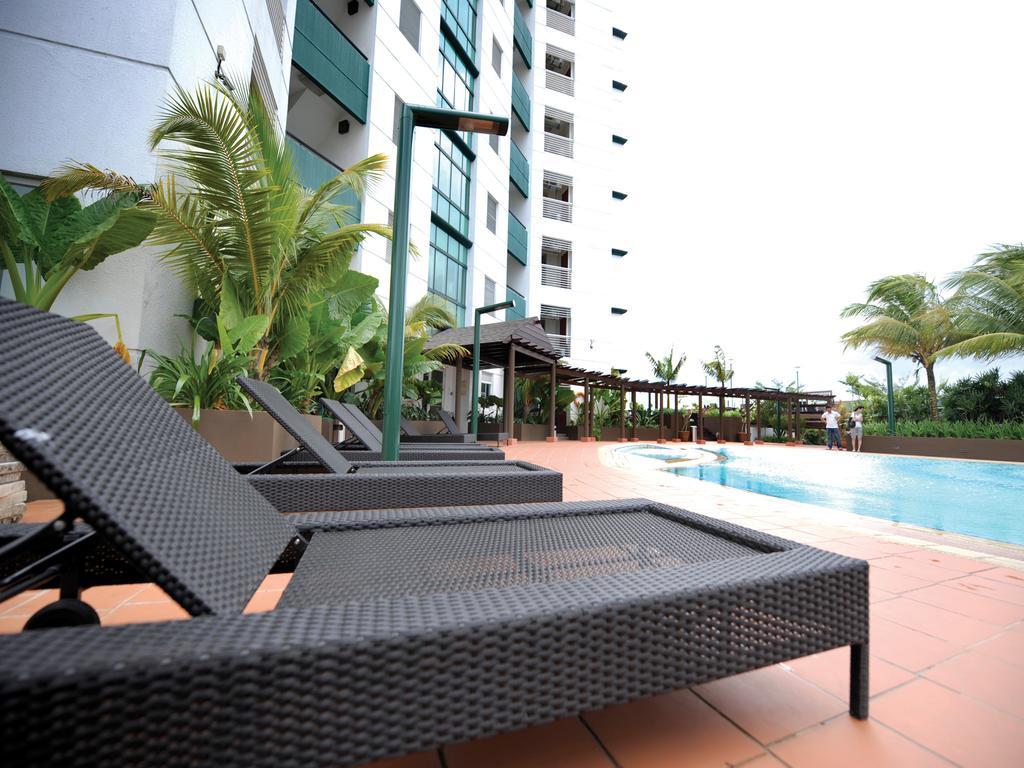 Hock Lee Hotel & Residences Кучинг Екстериор снимка