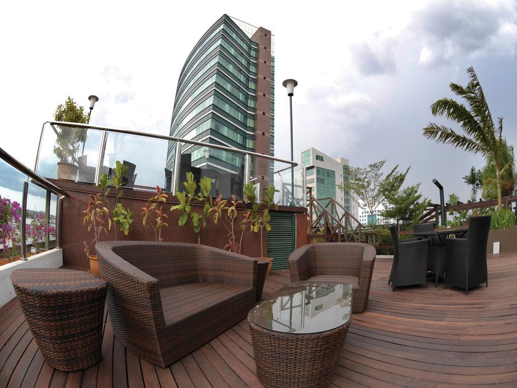 Hock Lee Hotel & Residences Кучинг Екстериор снимка